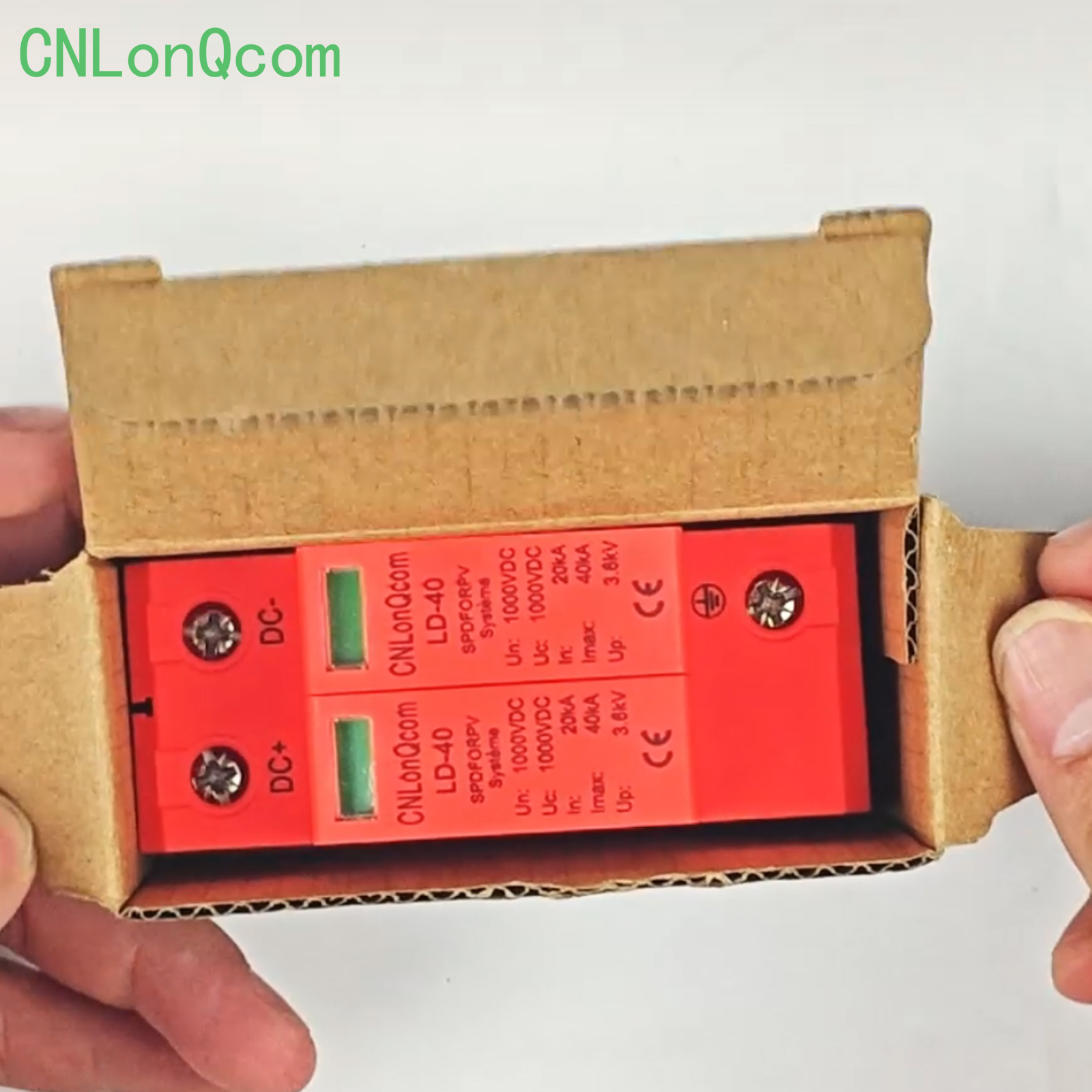 CNlonQcom จัดแสดงอุปกรณ์ป้องกันไฟกระชาก DC พลังงานแสงอาทิตย์ LD-40 2P 1000V